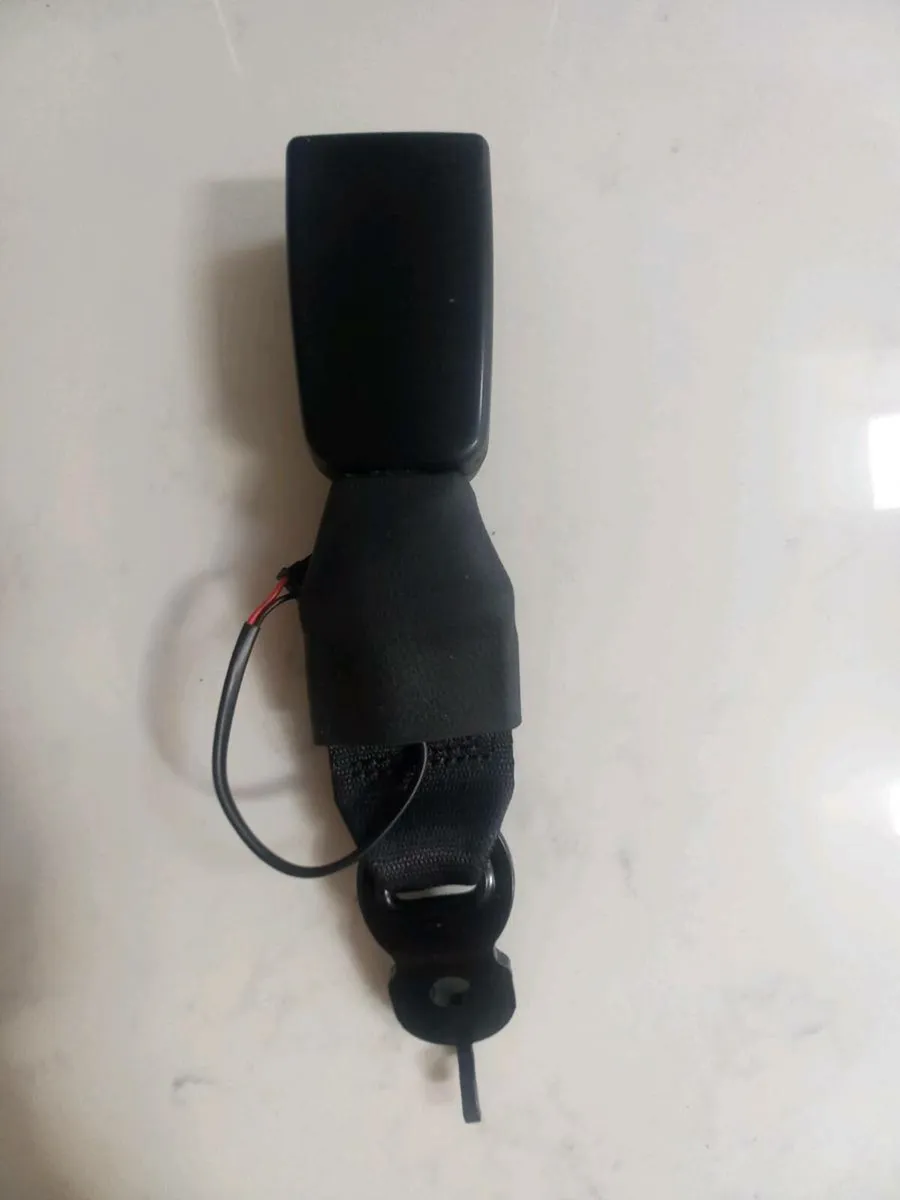 BMW F10 Rear Center Seat Belt Buckle - Image 3