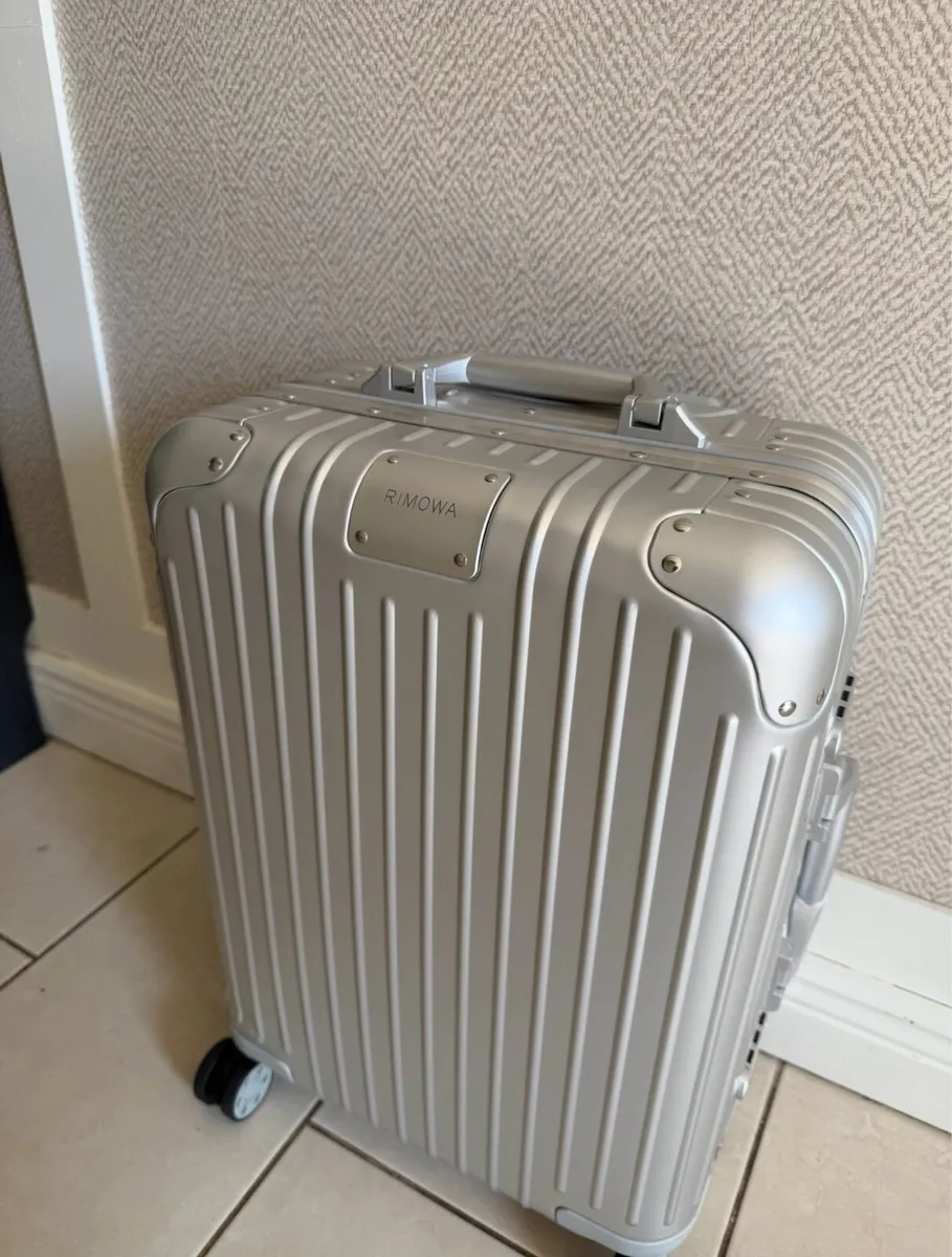 Rimowa suitcase - Image 1