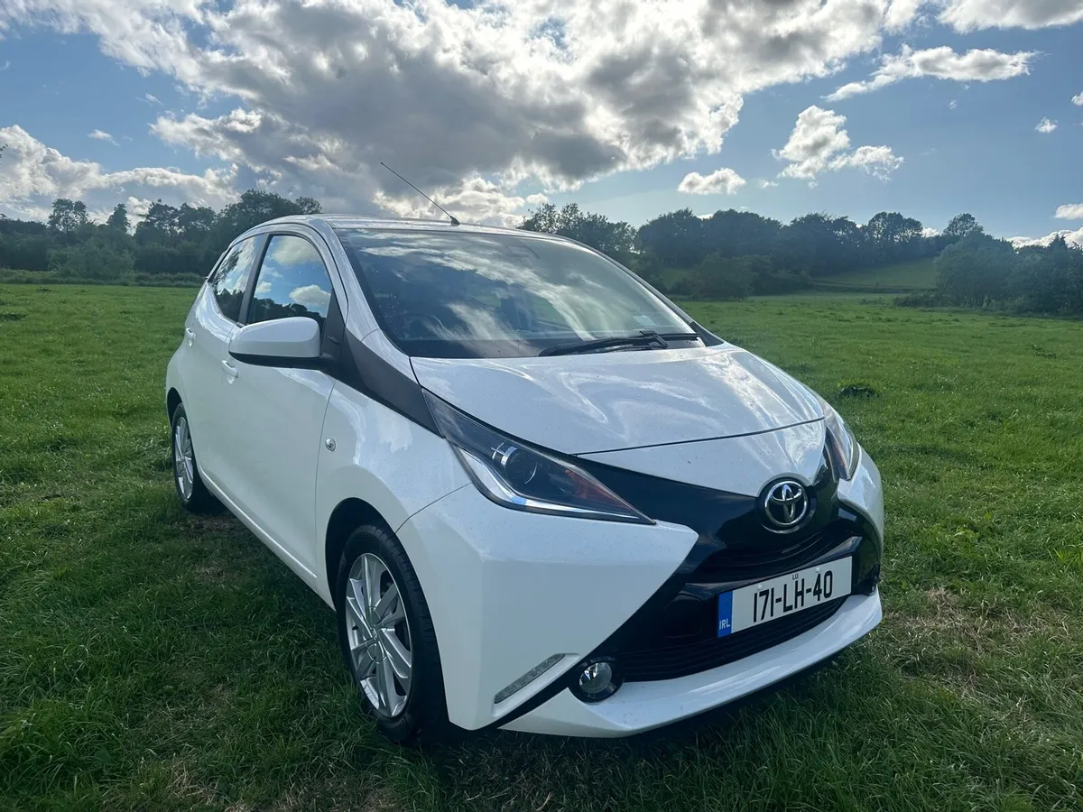 2017 Toyota Aygo 1.0 x-play - Image 1