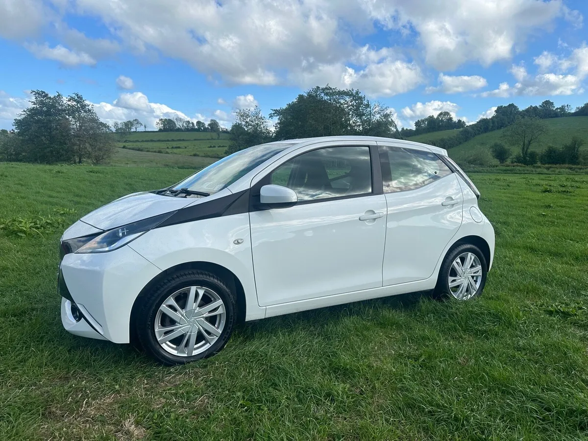 2017 Toyota Aygo 1.0 x-play - Image 2