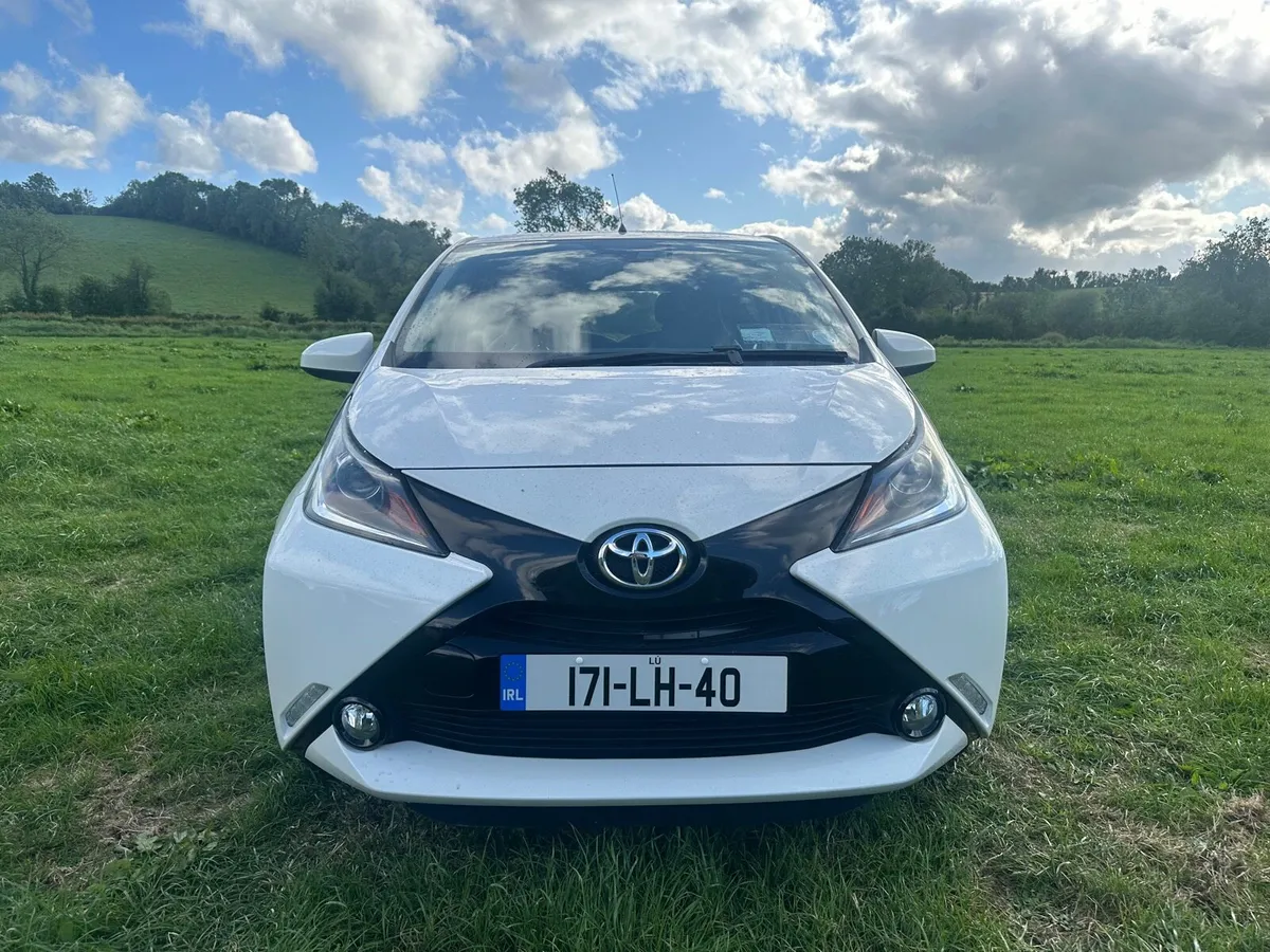 2017 Toyota Aygo 1.0 x-play - Image 3