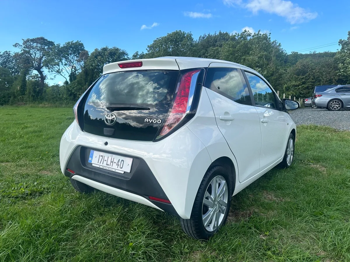 2017 Toyota Aygo 1.0 x-play - Image 4