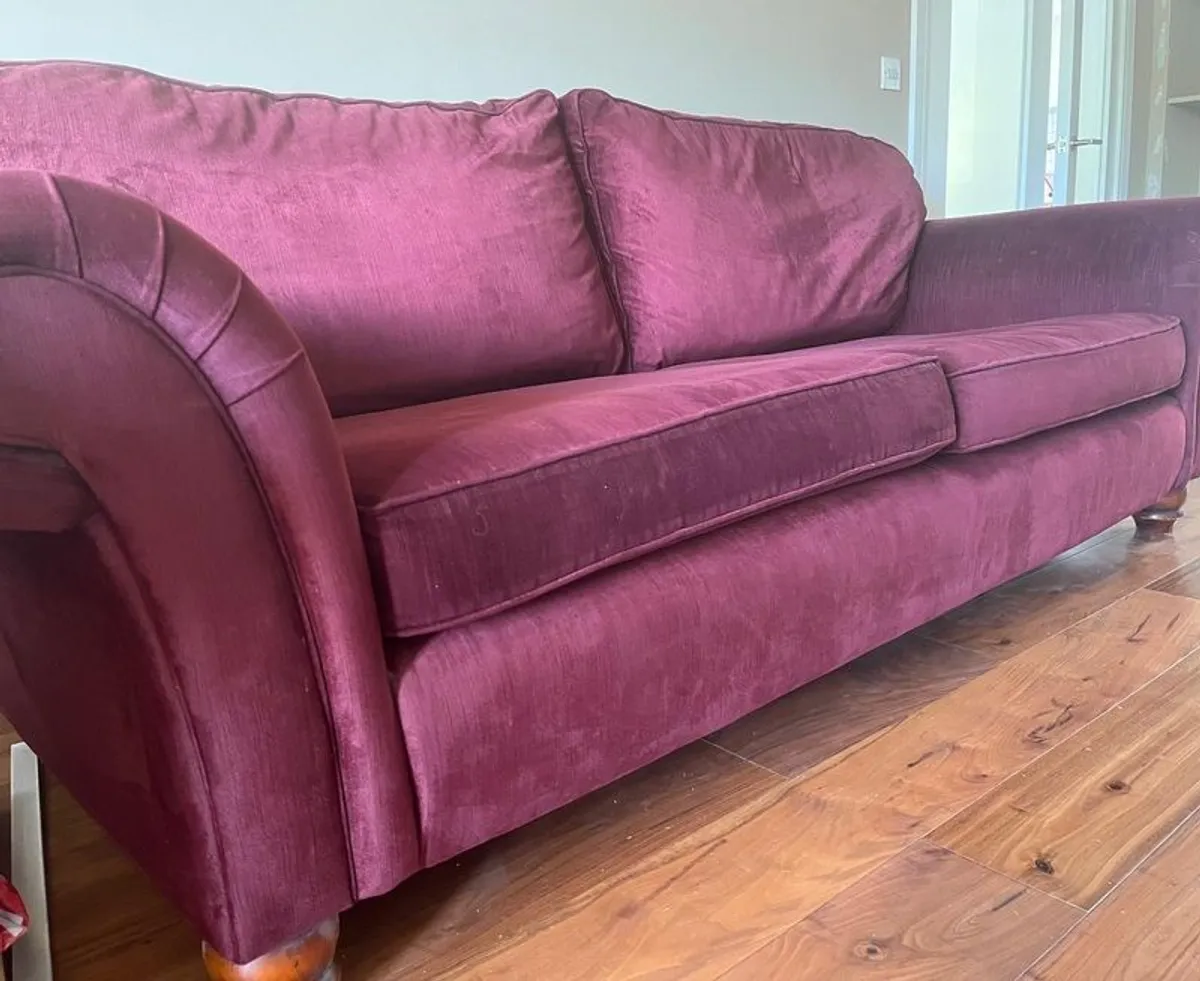 4 seater couch - Image 1