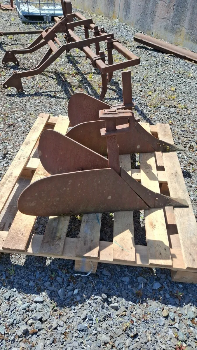 Farmall cub drill plough-grubber - Image 1
