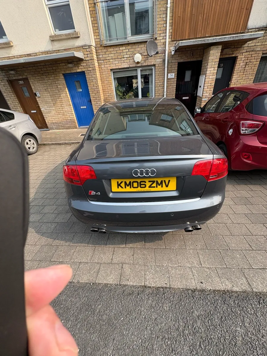 Audi S4  V8 4.2 L - Image 2