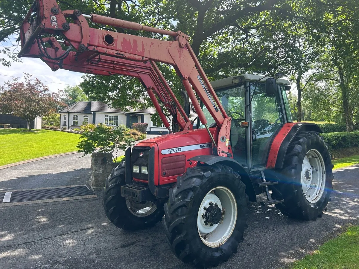 Massey Ferguson 4370 + loader - Image 3