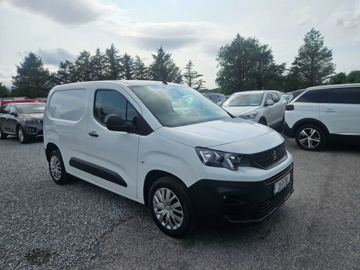 Peugeot Partner Professional Plus 1.5 Blue HDI - Image 1
