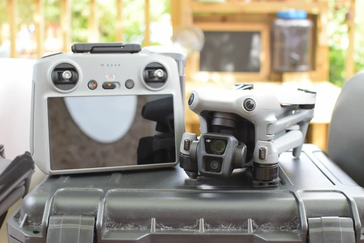 DJI Air 3 combo with hard case - Image 3