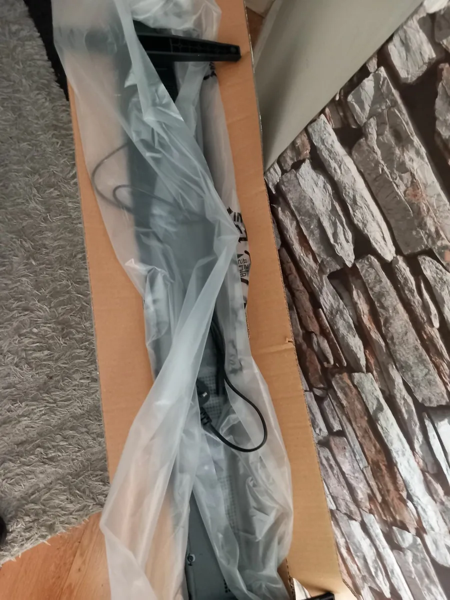 43 inch smart tv JVC 43CF330 - Image 2