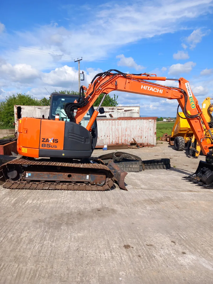 Hitachi excavator - Image 1