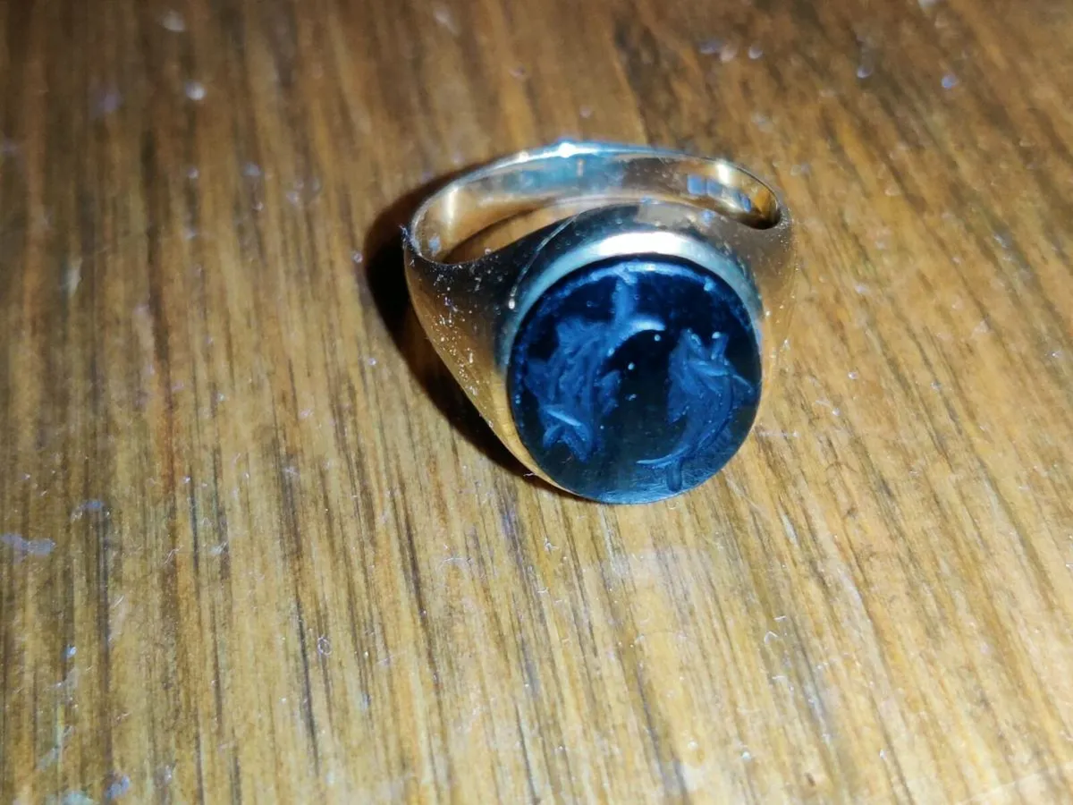BLACK ONYX FISHES, 9CT Gold Vintage UNISEX Ring ! - Image 3
