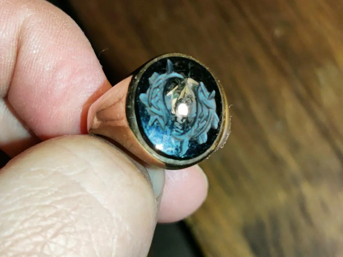 BLACK ONYX FISHES, 9CT Gold Vintage UNISEX Ring ! - Image 4