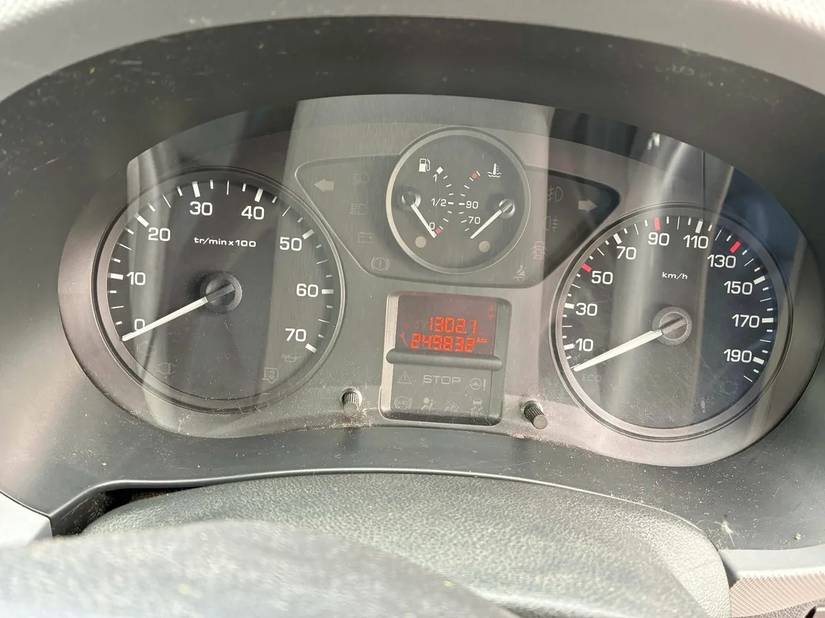 Peugeot Partner 2011 - Image 2