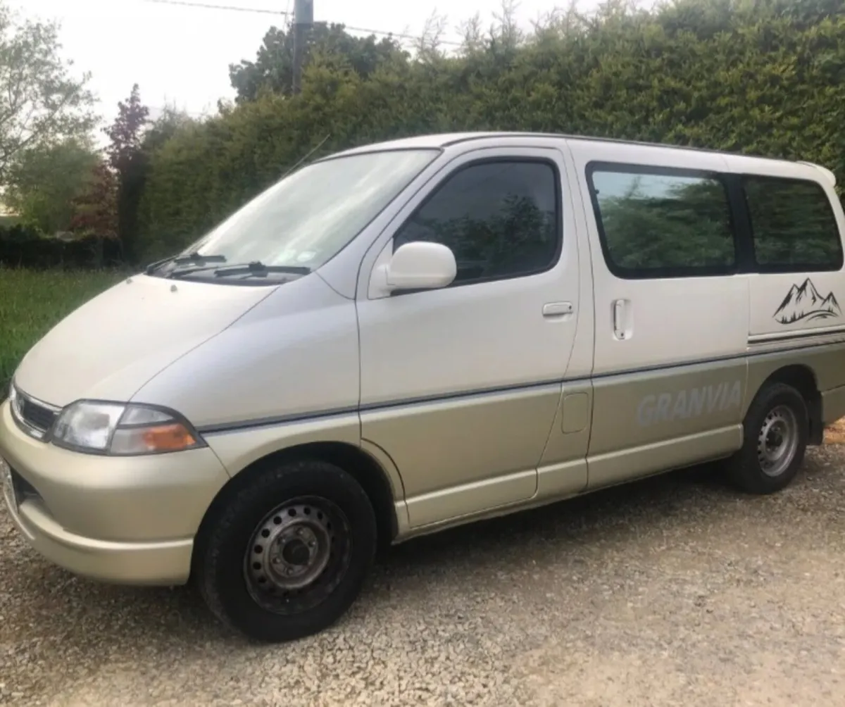 Campervan Toyota Granvia - Image 2