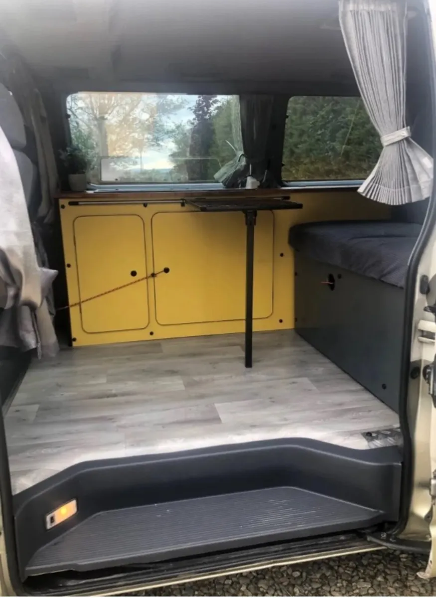 Campervan Toyota Granvia - Image 4
