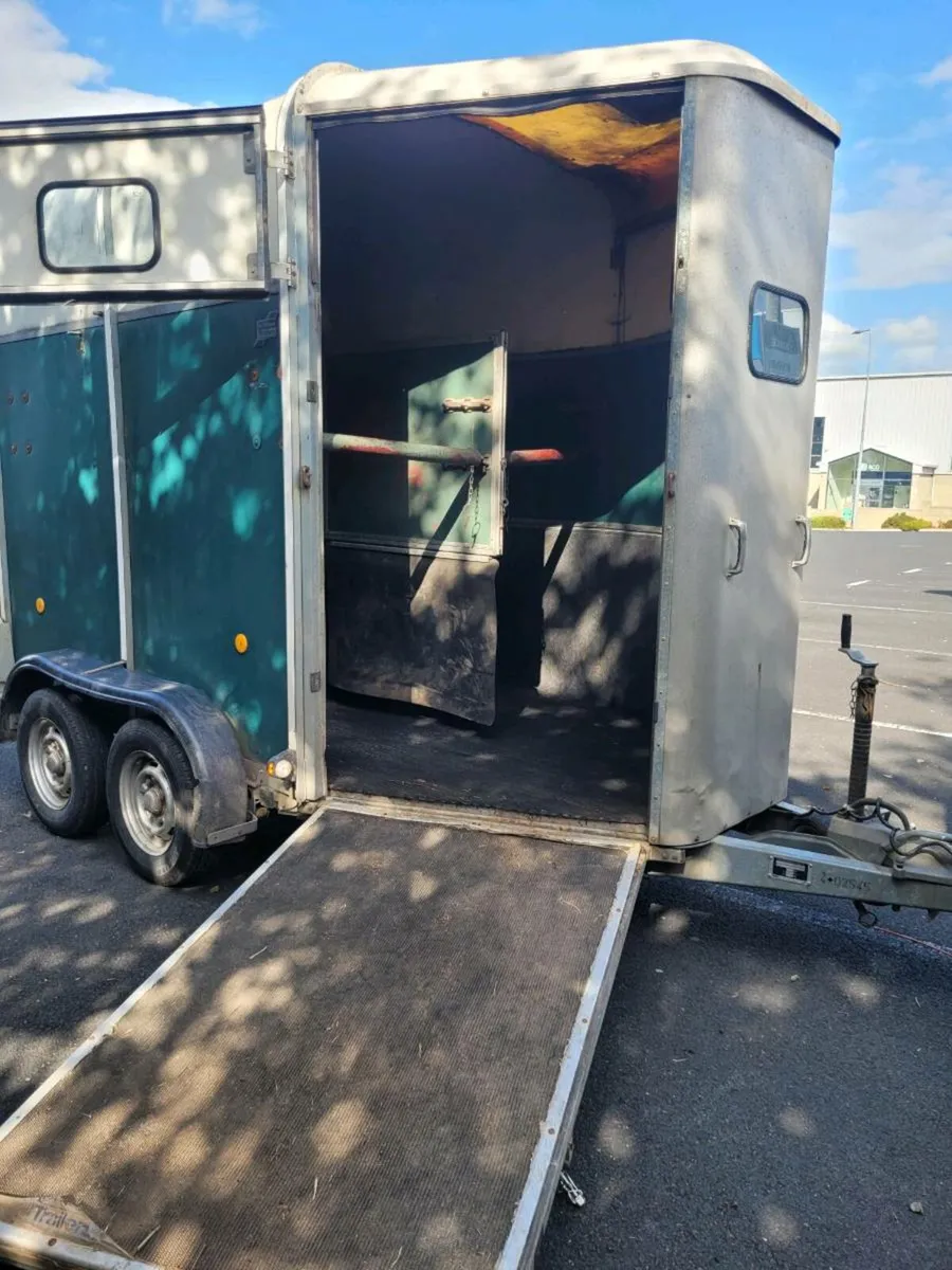 ifor Williams horse box 505 with full divider - Image 4