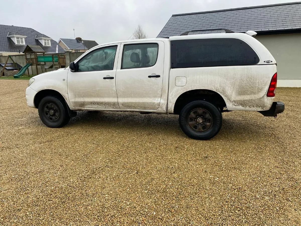 2011 toyota hilux 2.5 - Image 1
