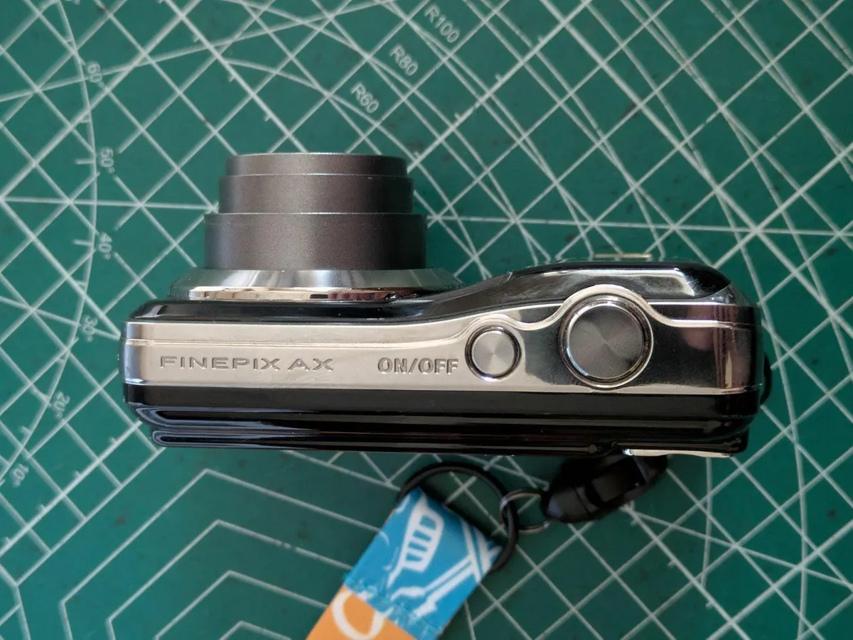 Fujifilm AX200 - 12 MP CCD digital camera - Image 2