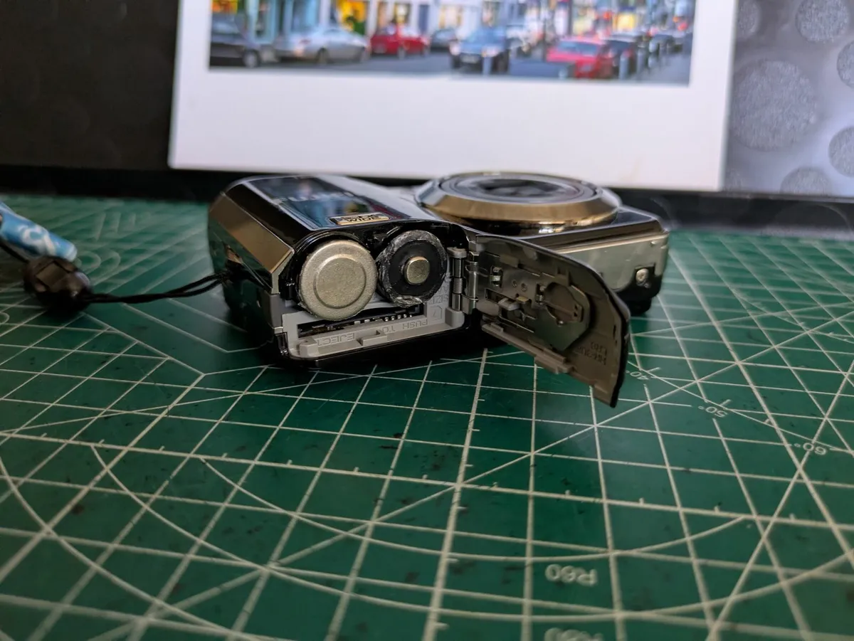 Fujifilm AX200 - 12 MP CCD digital camera - Image 4
