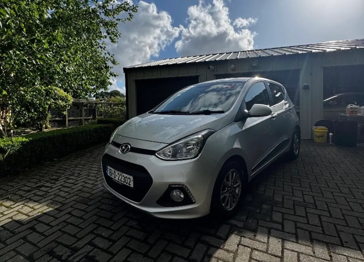 Hyundai i10 Deluxe - Image 2