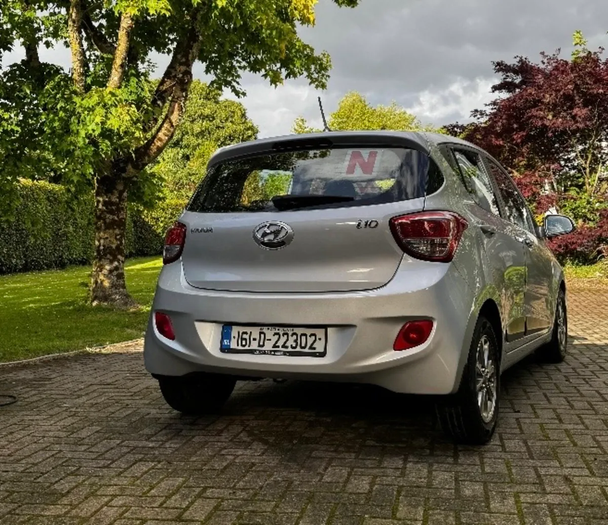 Hyundai i10 Deluxe - Image 3