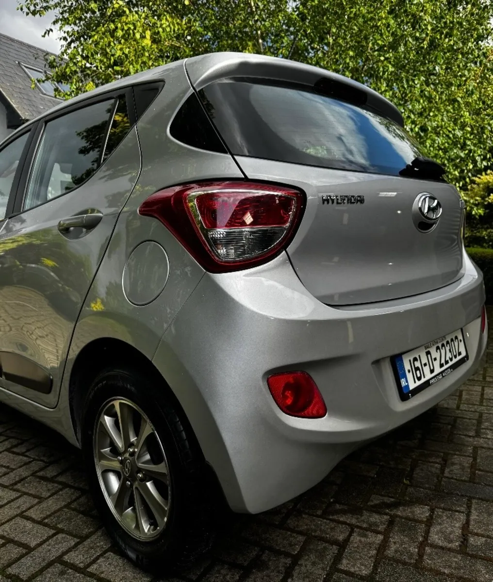 Hyundai i10 Deluxe - Image 4