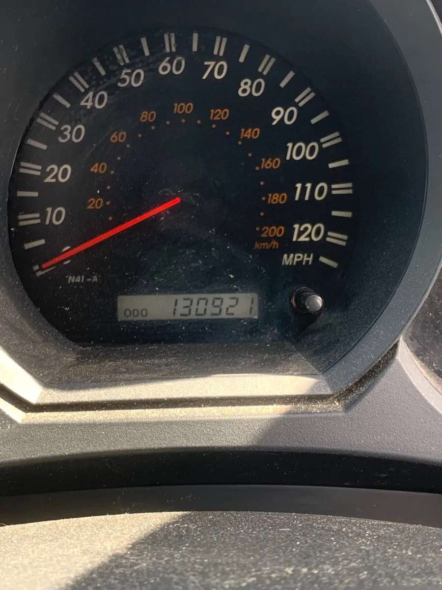 Toyota Hilux 2011 - Image 2