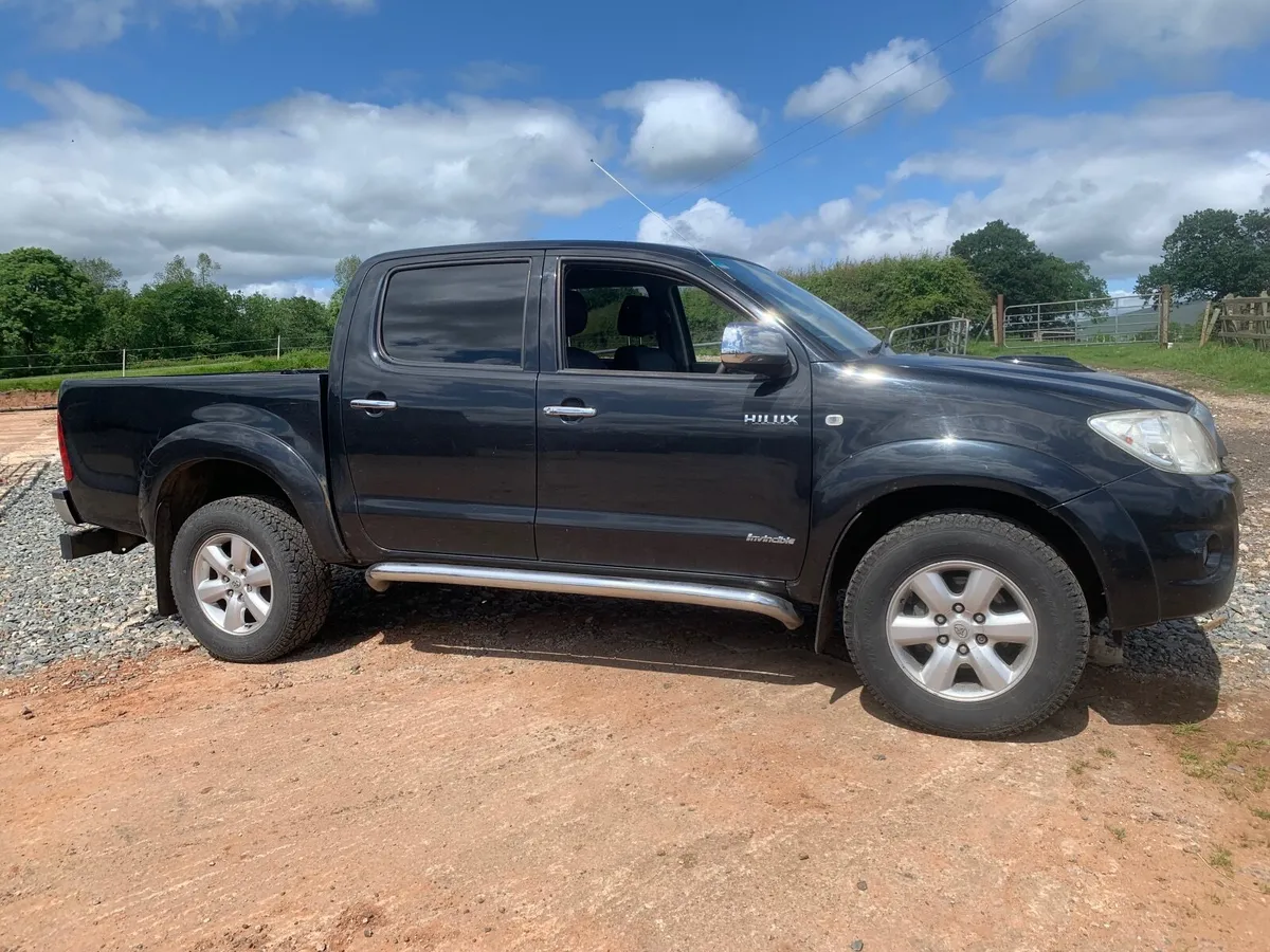 Toyota Hilux 2011 - Image 1