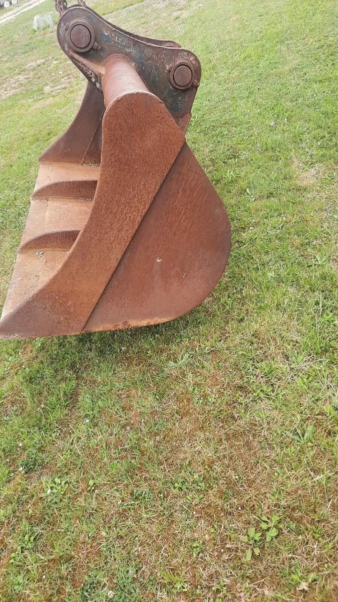 Grading bucket for 20 Tonne digger with 80mil pins - Image 2