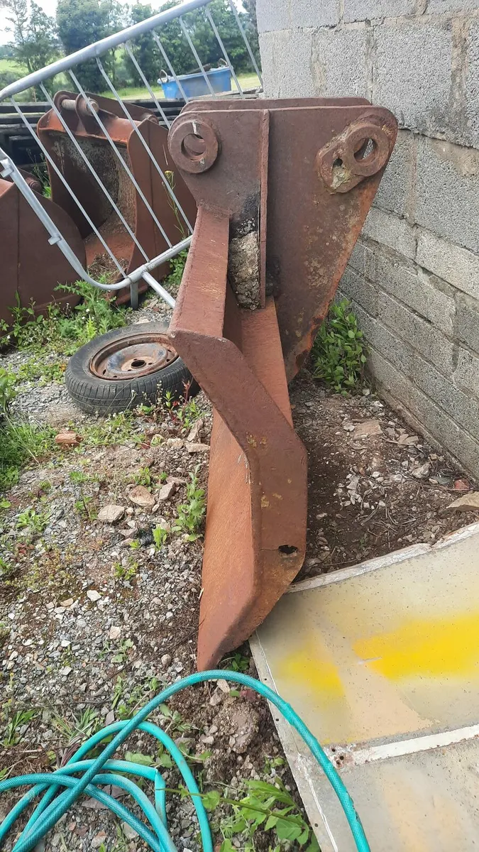 Blade for 13 Tonne digger with 55mil pins - Image 1
