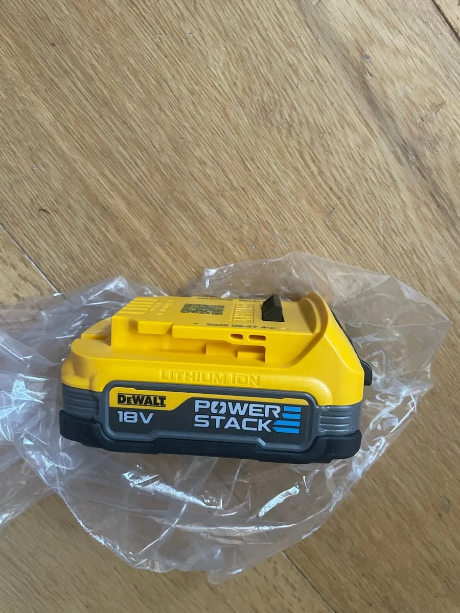 Dewalt 18v powerstack 2ah new - Image 1