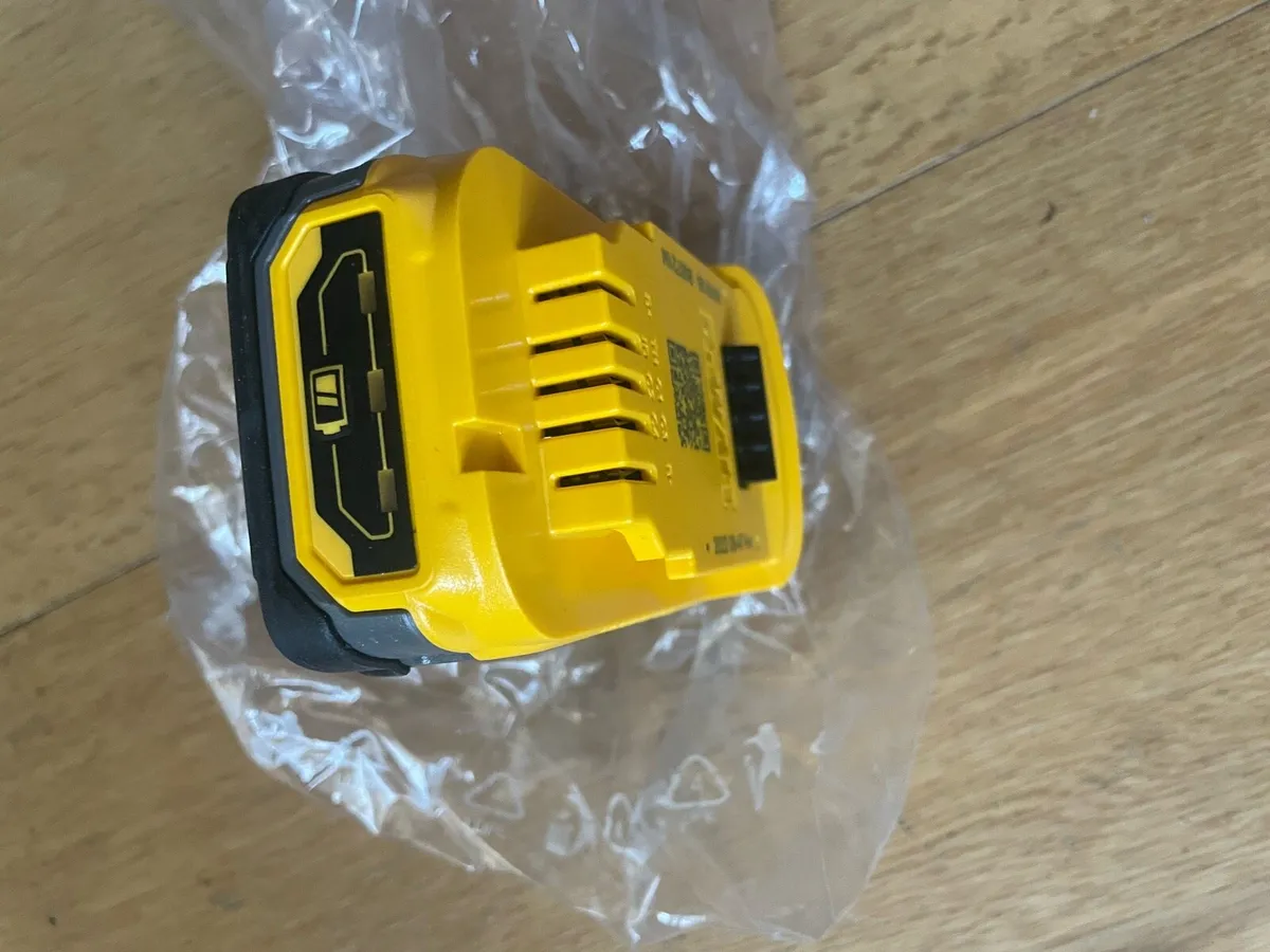 Dewalt 18v powerstack 2ah new - Image 2