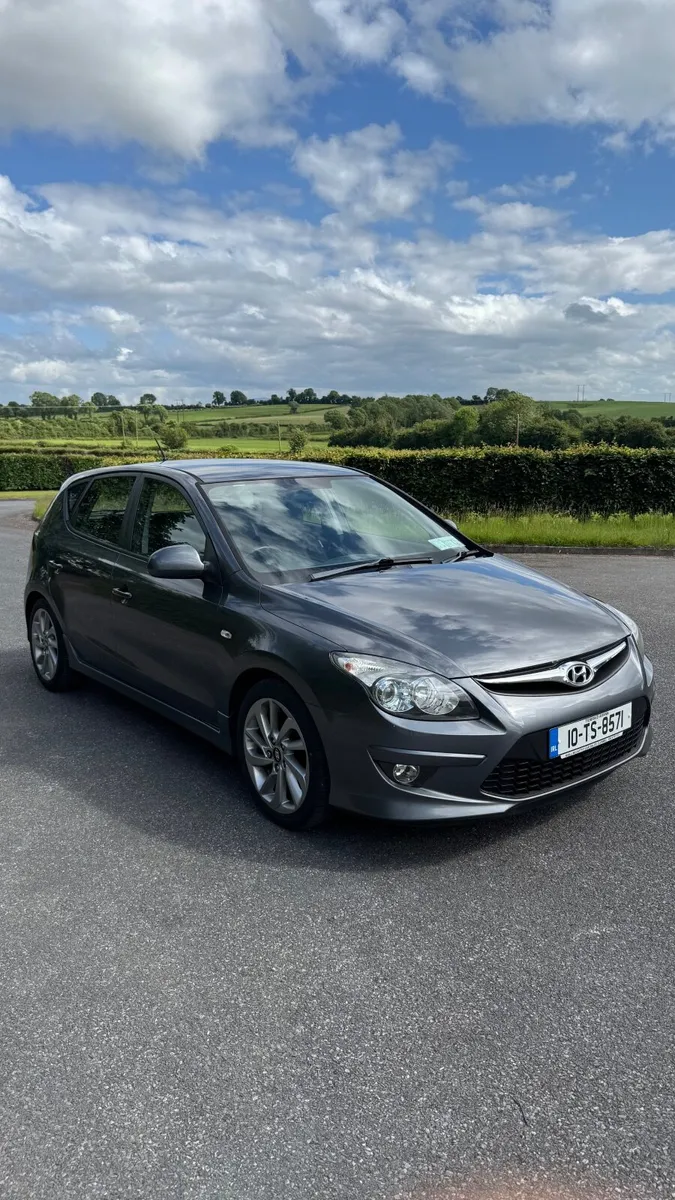 Hyundai i30 2010 - Image 2