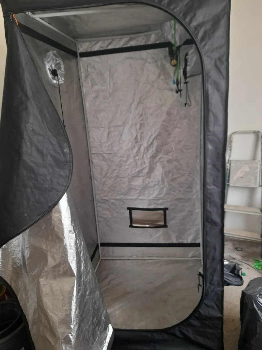 Grow tent. - Image 2