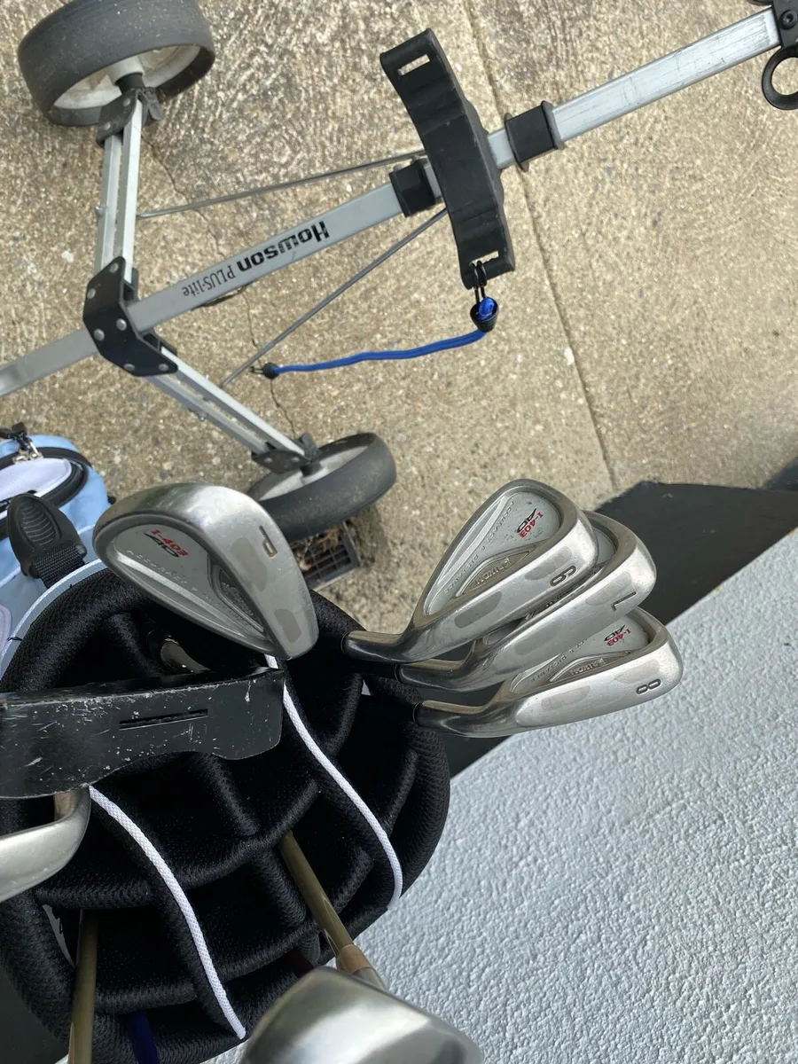 Women’s or Junior set of golf clubs and trolley - Image 4