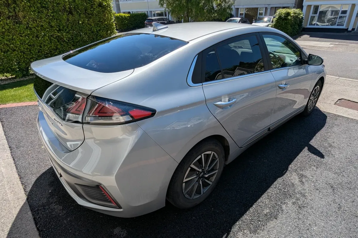 Hyundai IONIQ 2022 - Image 2