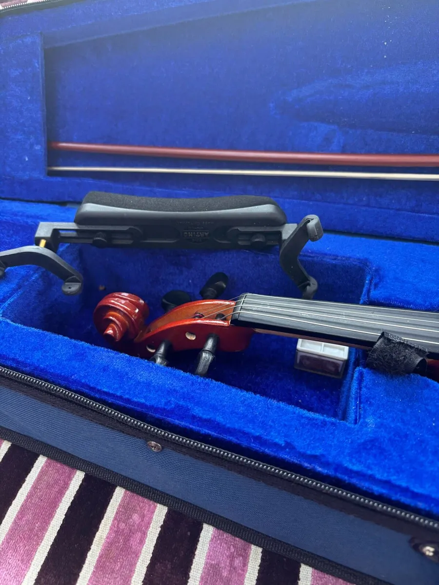 Violin and bow set with case - Image 3