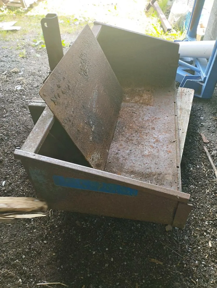 5' Fleming Transport Box - Image 1