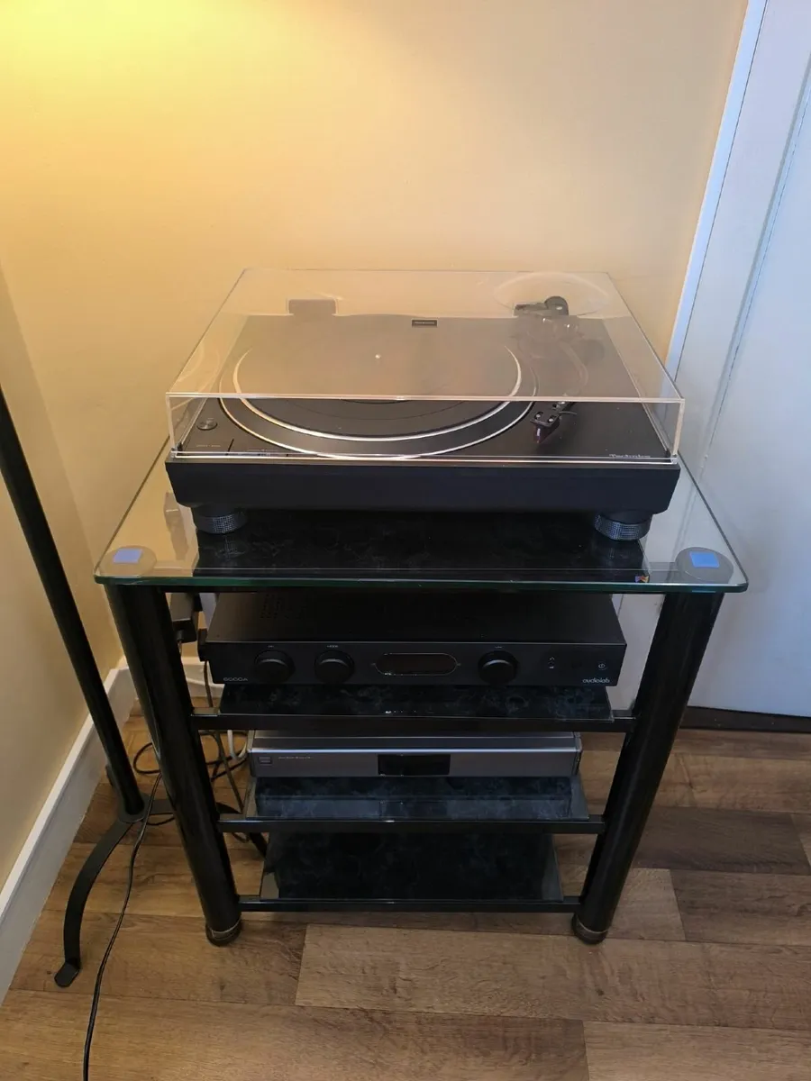 Hi-fi - Image 2