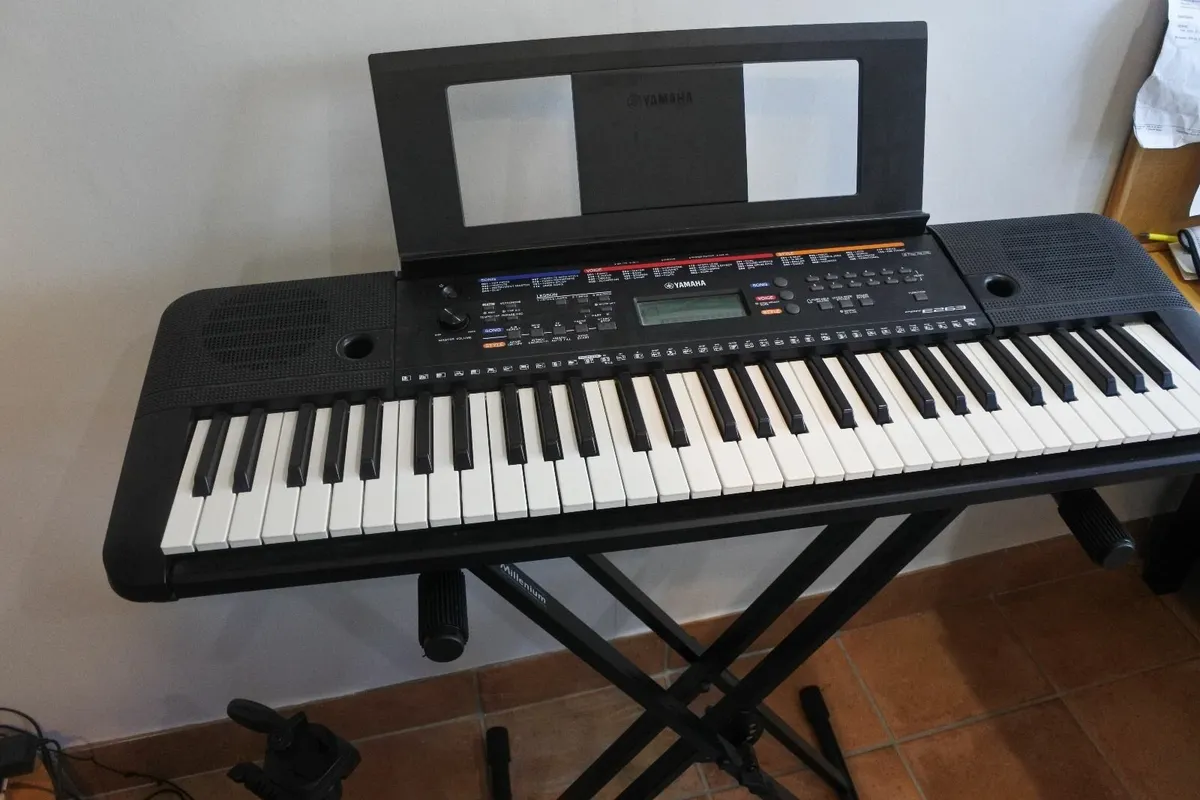 Yamaha PSR E263 keyboard - Image 3