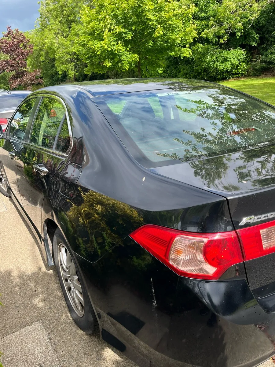 Honda Accord 2012 - Image 2