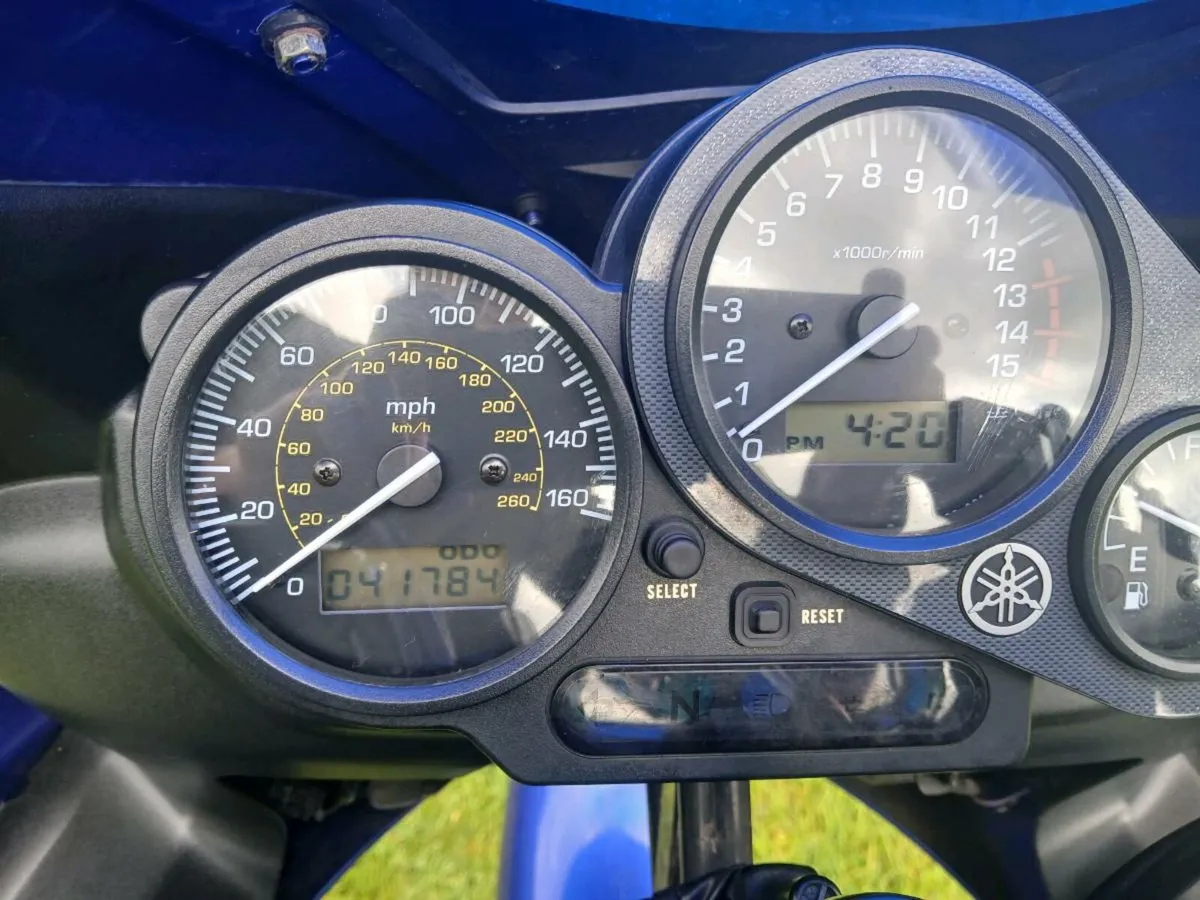 Yamaha Fazer 600 - Image 4