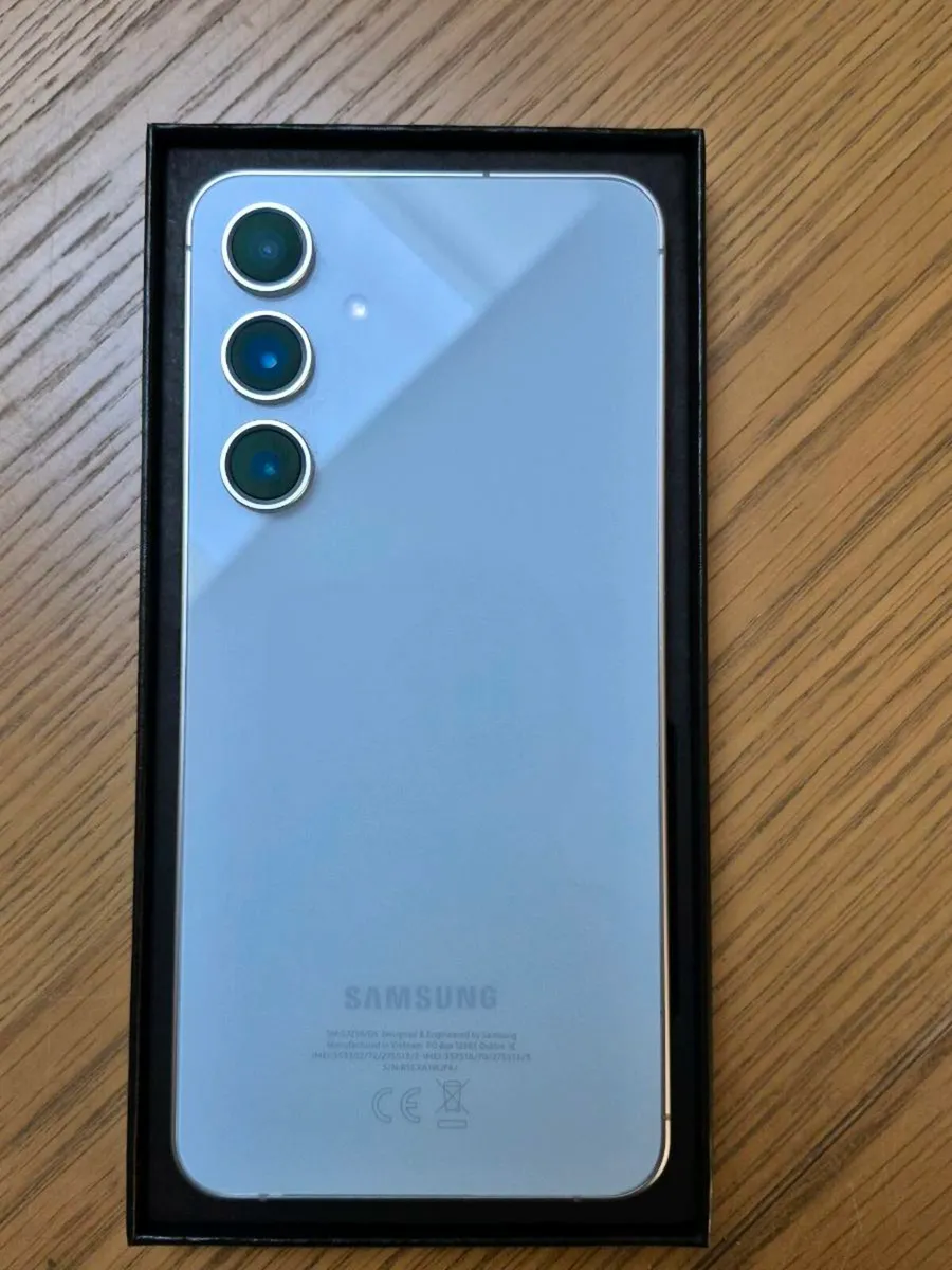 Samsung S24fe 256GB - Image 2