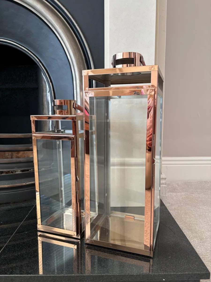 Pair of lanterns - Image 1