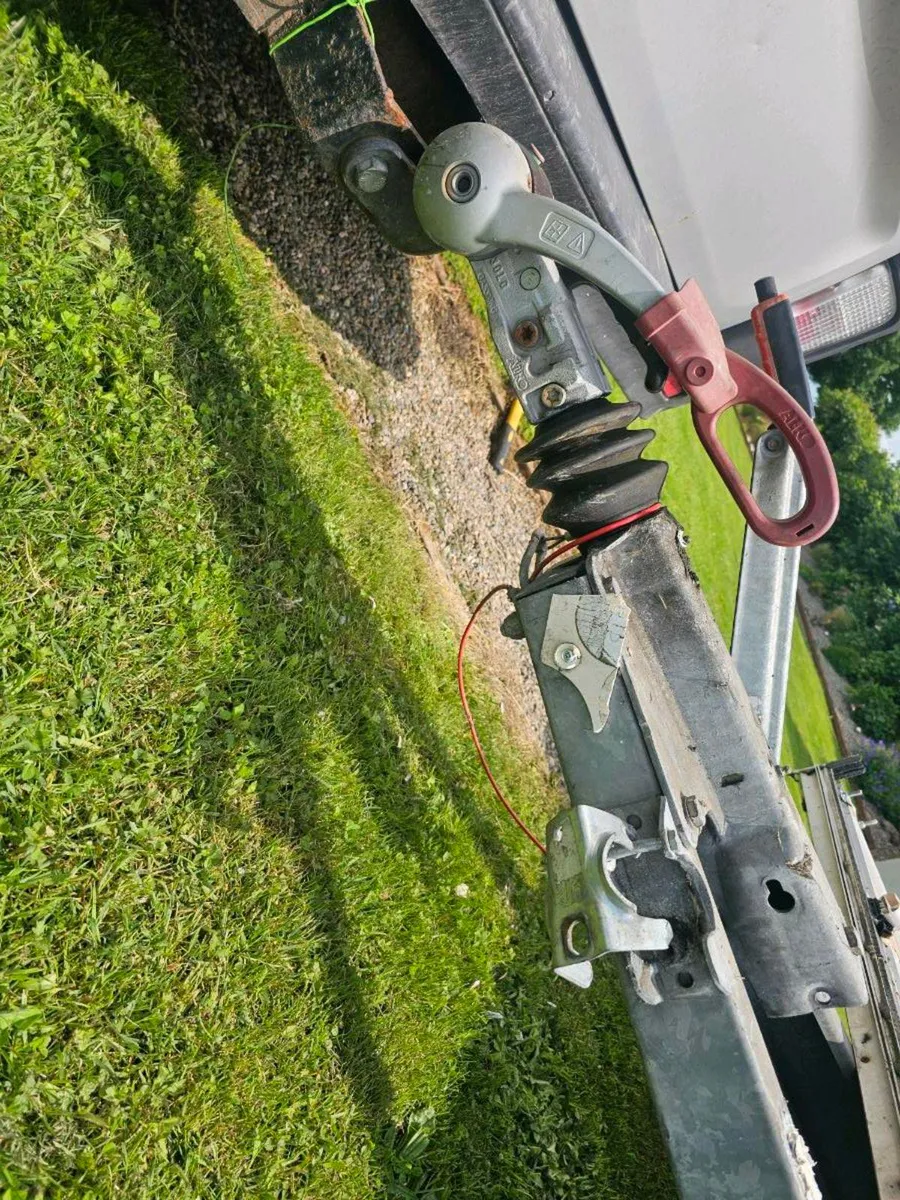 Trailer - Image 1
