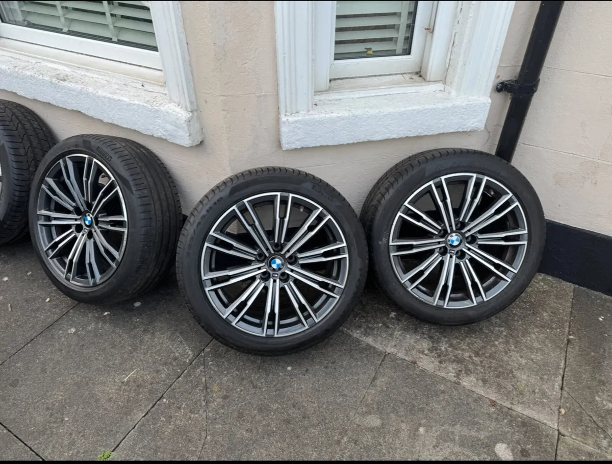 18” BMW M Sport alloy wheels & Pirelli tyres - Image 1