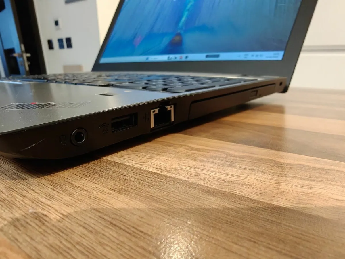 Lenovo E570 | i5 | 8GB | 256GB | 15.6" FHD | Win11 - Image 4