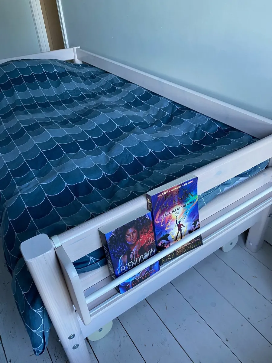 Single bed - Image 1