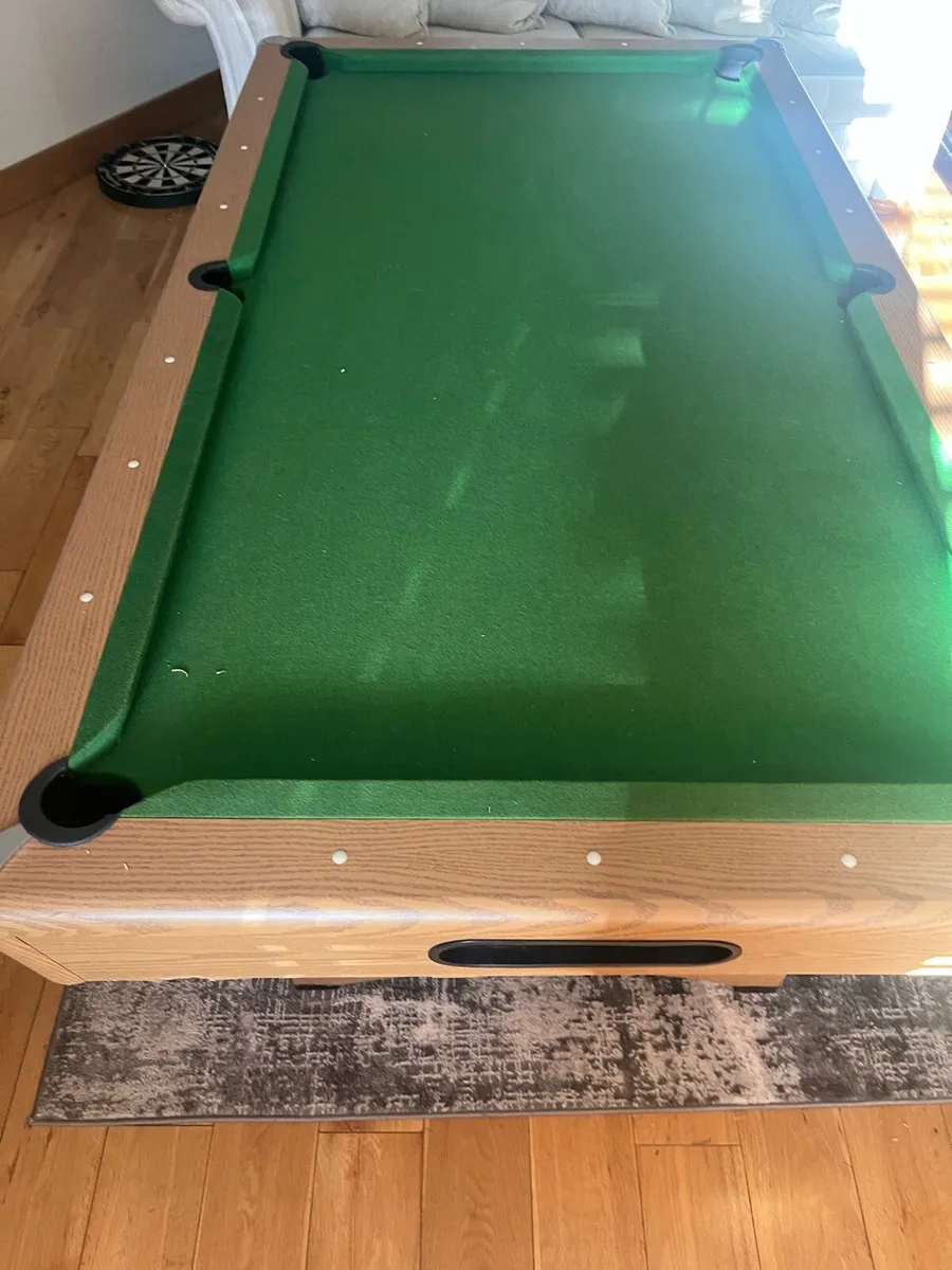 Pool table - Image 1