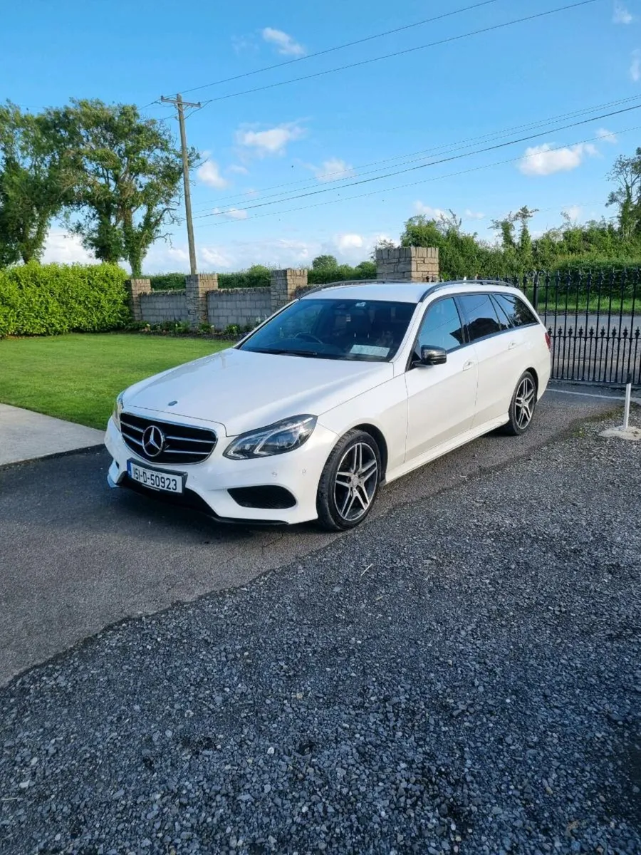 Mercedes E220 AMG LINE NIGHT EDITION - Image 2